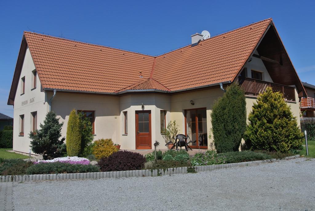 Pension Olga Klecany Экстерьер фото